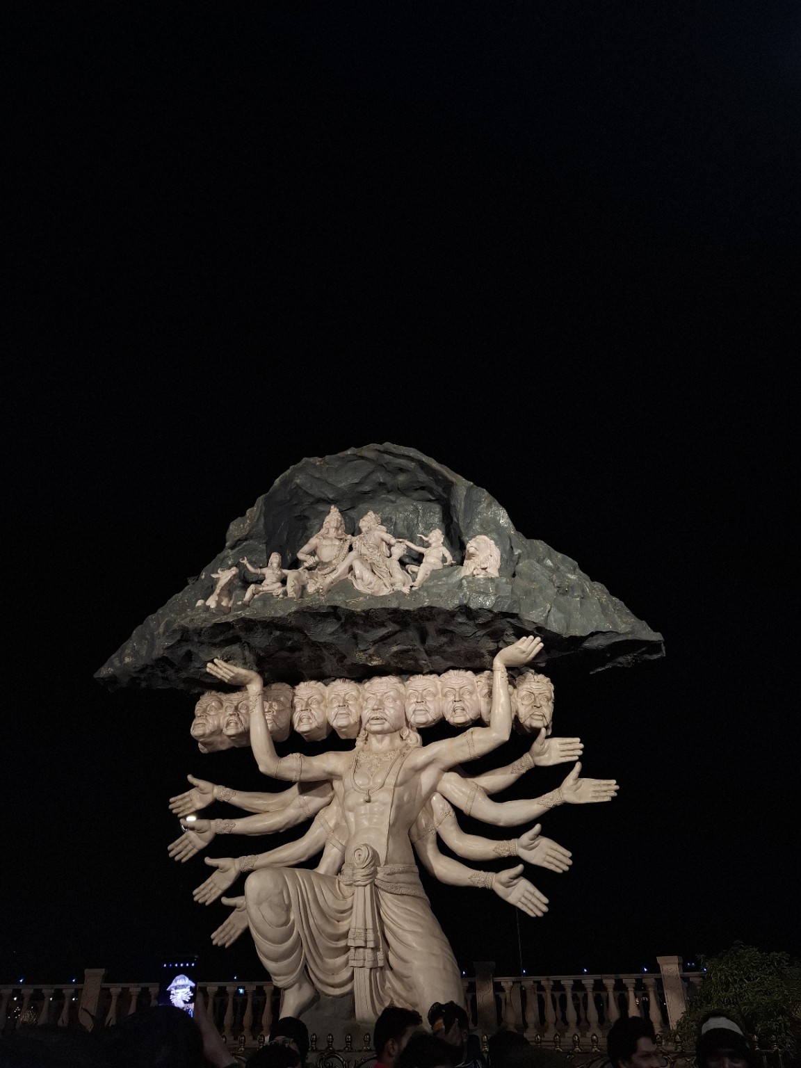 SCULPTURE / NIGHT