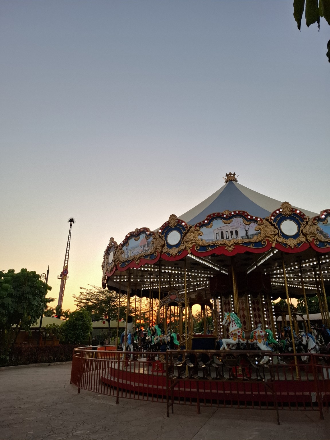 CAROUSEL / SUNSET
